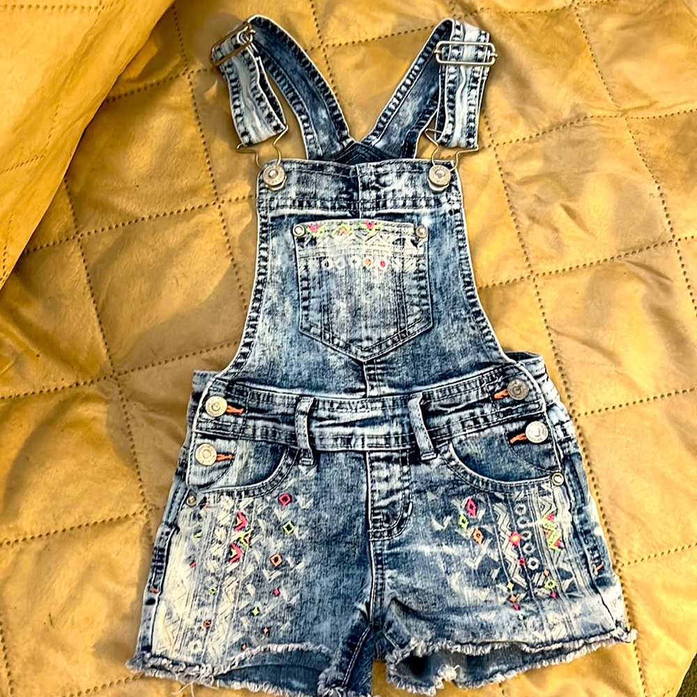 ❤️ 3/$20. Adorable girls overalls.